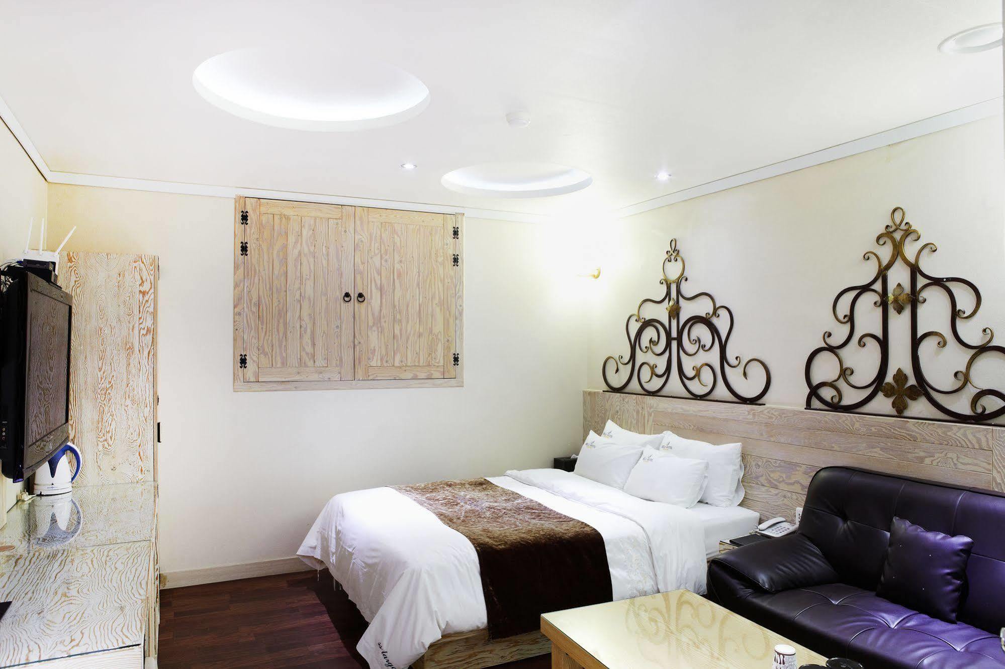 Bell Hotel Hwaseong Екстер'єр фото