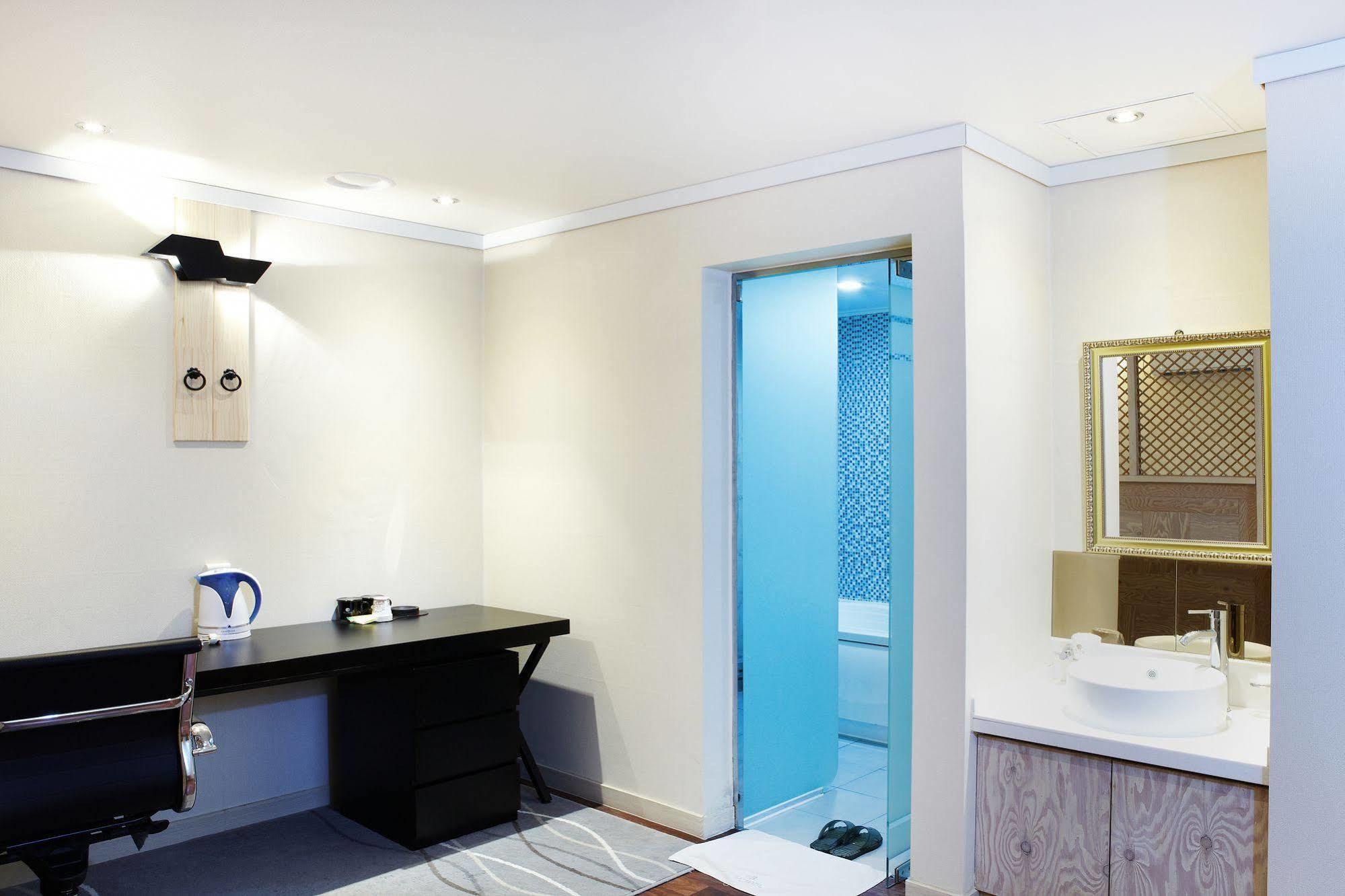 Bell Hotel Hwaseong Екстер'єр фото